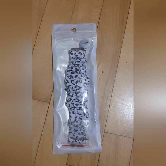 A white and black leopard Smartwatch wristband / watch strap - 20 mm / small - Picture 3 of 4